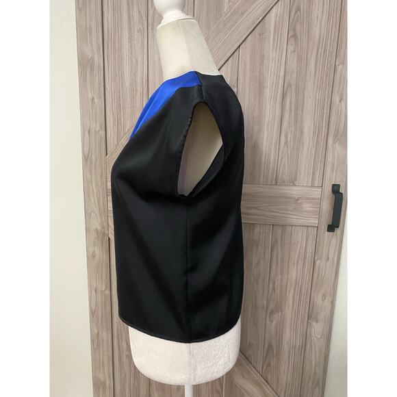 That’s me! Black and blue sleeveless top 3/4 - Picture 3 of 5